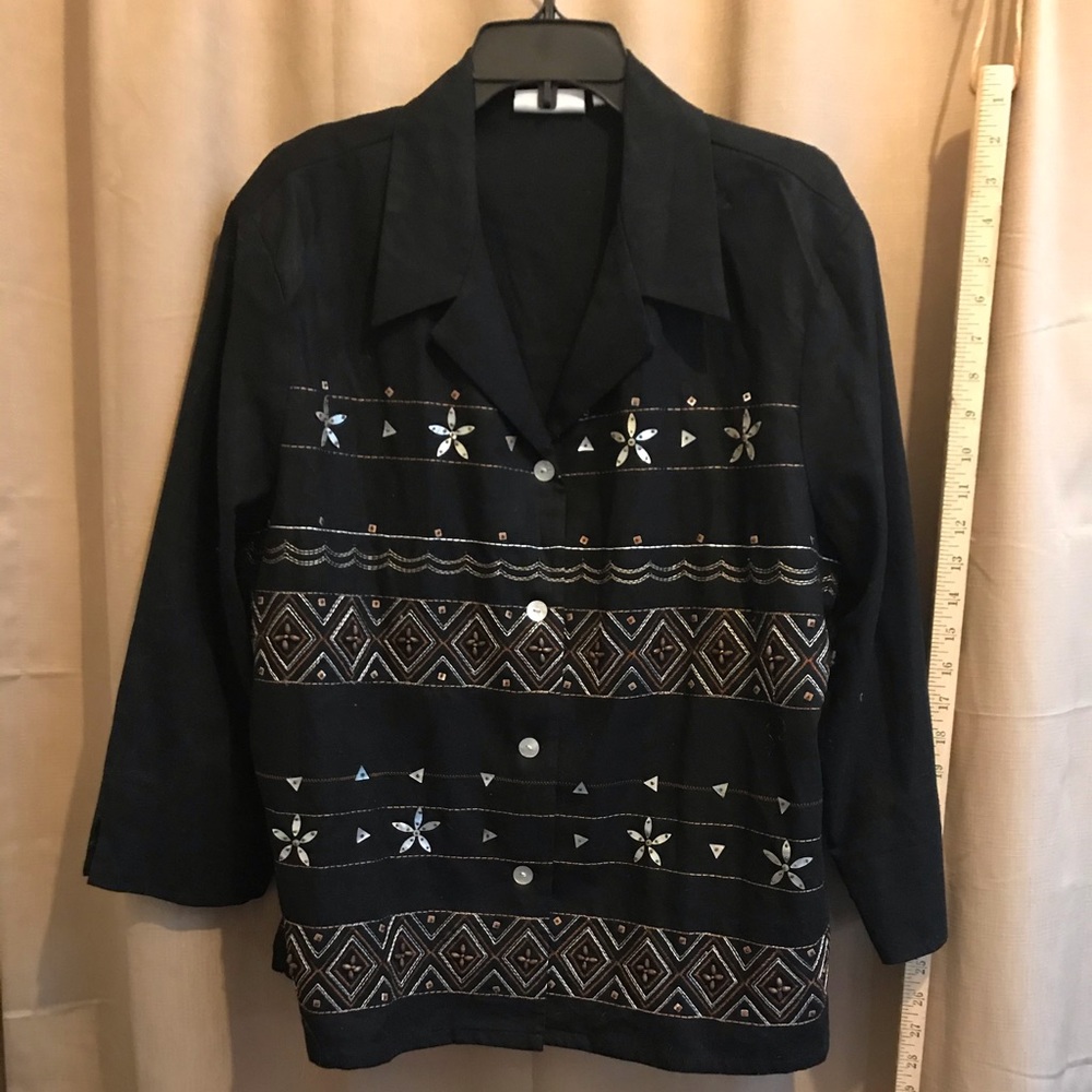 Alfred Dunner 18 top mother of pearl shell accent